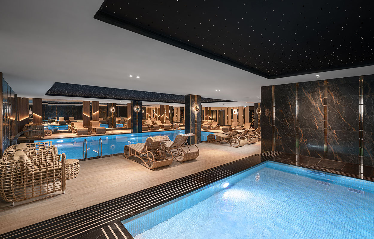 INDOOR POOL (2).jpg